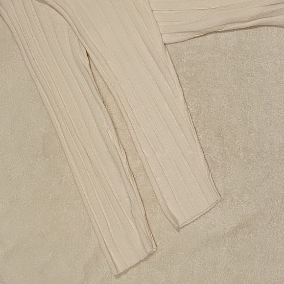 NWOT, Sanctuary Women's Cream Turtleneck Sweater - Picture 11 of 15